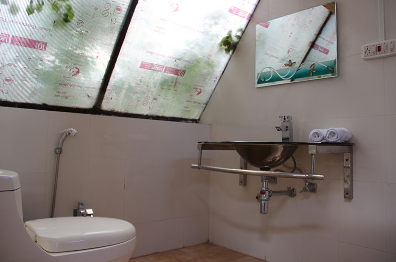 Uley Eco Resort- Standard Hut Bathroom